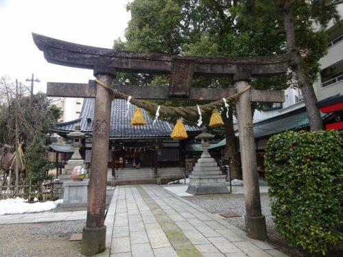 石川県　安江八幡宮の社殿と鳥居